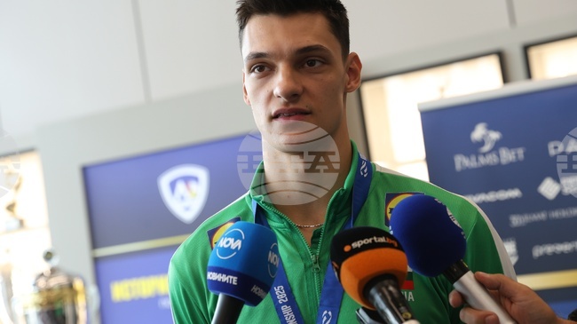 Александър Николов изтърпя наказание при успех на Чивитанова над Алианц Милано в италианската волейболна Суперлига