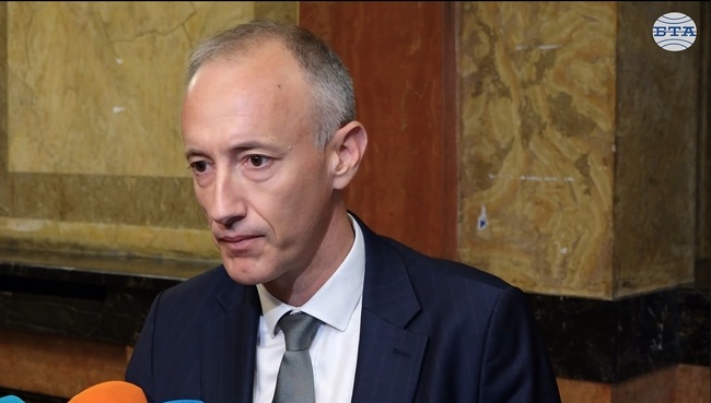 Задействани са всички инструменти за повишаване на интереса към специалности, в които има недостиг на кадри, каза министър Красимир Вълчев 