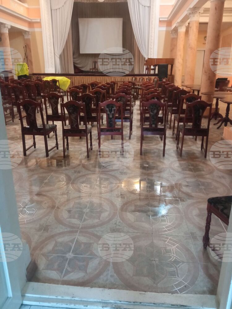 Сериозни щети са нанесени на Българския културен дом в Одеса вследствие на проливния дъжд, съобщи директорът на центъра