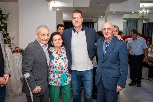 Кметът Живко Тодоров към възрастните хора: „Съхранете младежкия си дух и посрещайте всичко с усмивка“