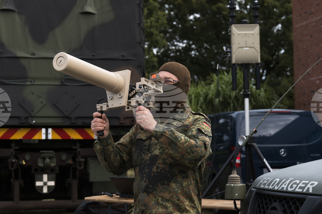 Полша и Германия обявиха партньорство в отбраната срещу дронове 