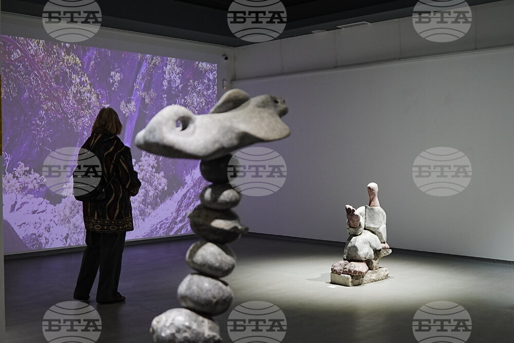 Скулптурата осмисля живота ми, каза пред БТА Свилен Костадинов при откриването на изложбата си „Седемдесет обиколки около слънцето“ в Пловдив