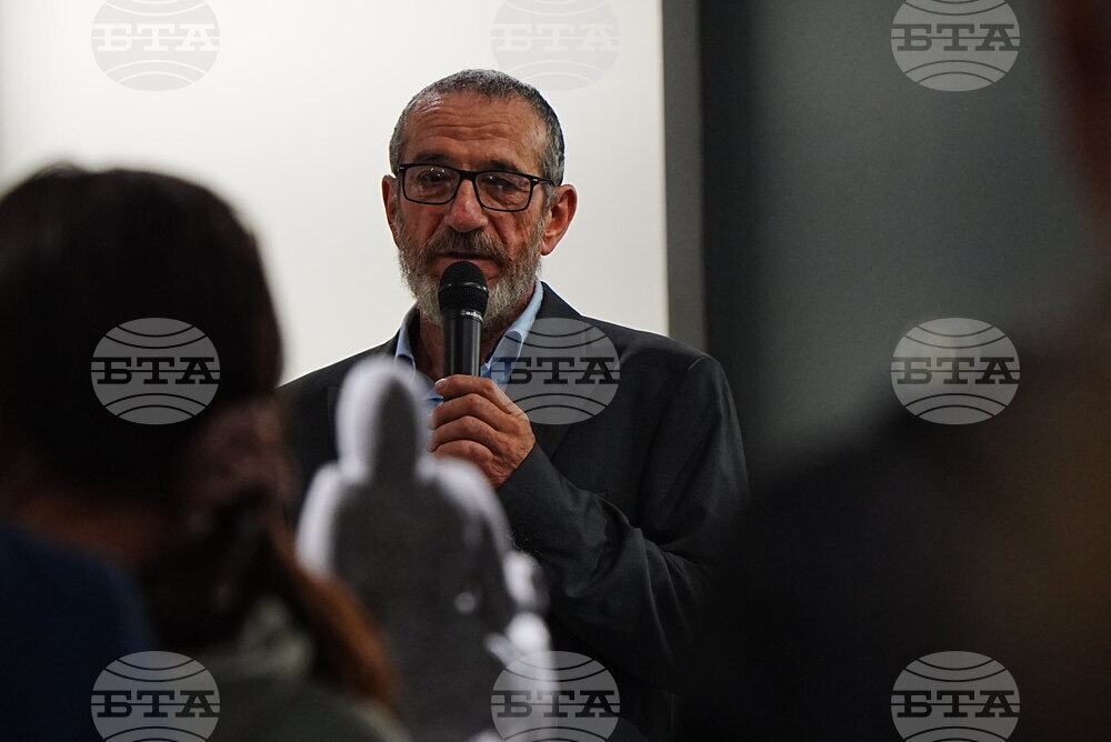 Пловдив - „Седемдесет обиколки около слънцето“ - изложба - доц. Свилен Костадинов