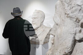 Пловдив - „Седемдесет обиколки около слънцето“ - изложба - доц. Свилен Костадинов