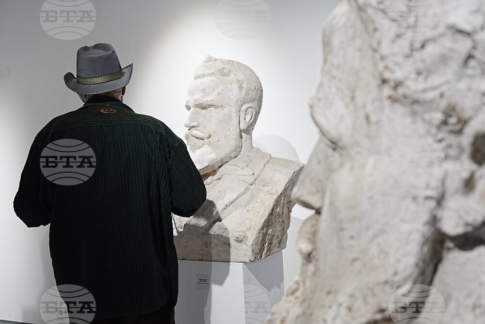 Пловдив - „Седемдесет обиколки около слънцето“ - изложба - доц. Свилен Костадинов