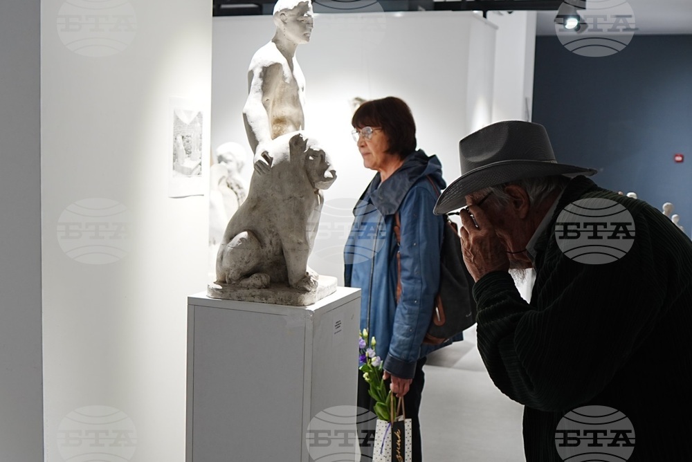 Пловдив - „Седемдесет обиколки около слънцето“ - изложба - доц. Свилен Костадинов