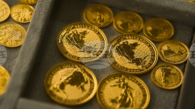 Цената на среброто се срива с 14 на сто, на златото – с почти 5 на сто след поскъпването на долара