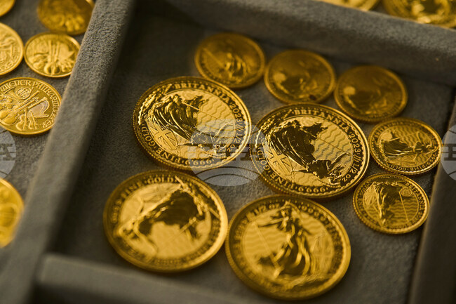 Цената на среброто се срива с 14 на сто, на златото – с близо 5 на сто след поскъпването на долара