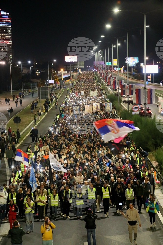 Студентка в Сърбия, участваща в антиправителствените протести, е станала обект на полицейско насилие, твърдят нейни колеги 