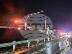 Тир се е обърнал по пътя Мездра- Ботевград