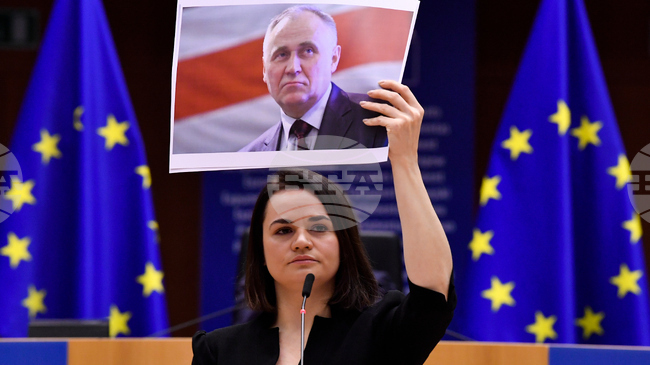 Беларуската опозиционна лидерка Светлана Тихановска приветства освобождаването от затвора на Николай Статкевич