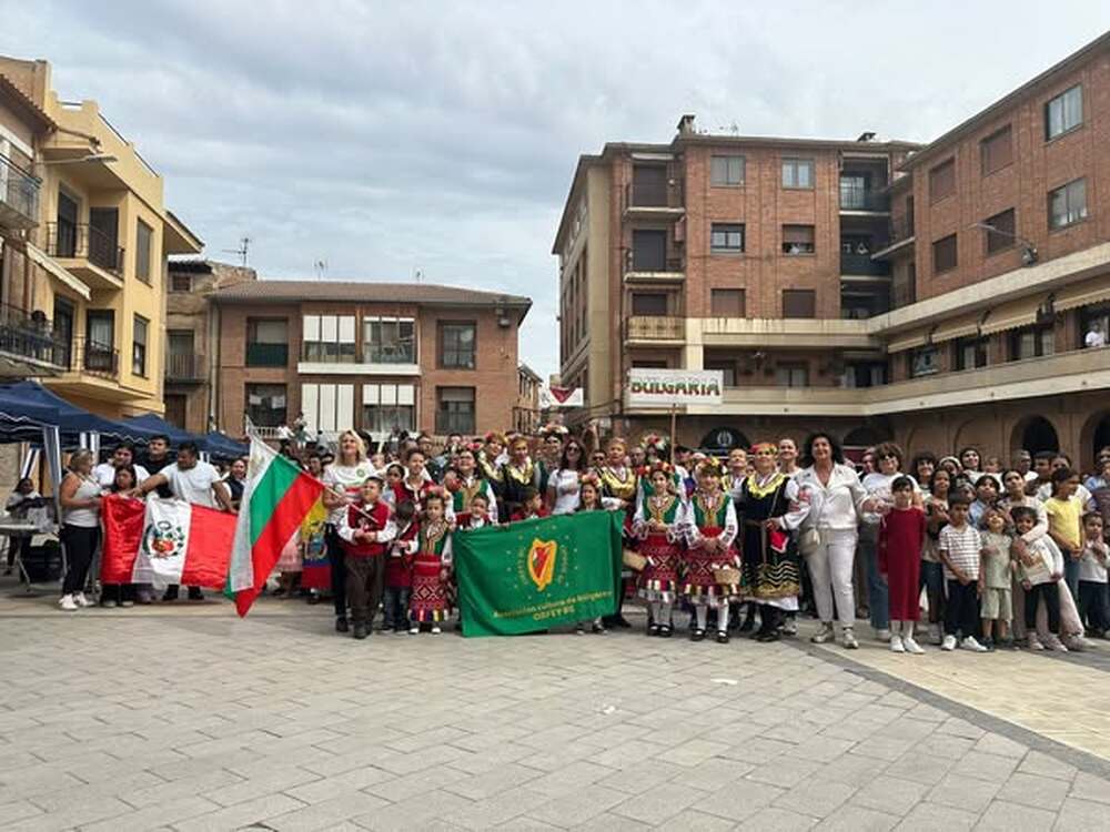 Представители на Асоциацията на българите в Навара „Орфей БГ“ участваха в Деня на културното многообразие във Вияфранка, Испания