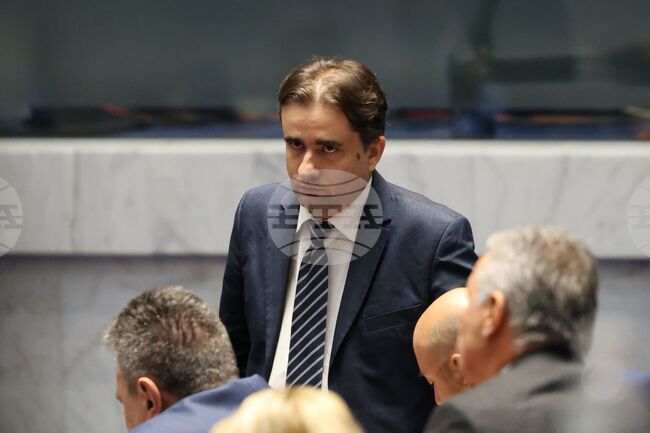 Гласуването на Надежда Йорданова е символ да покаже, че проблемът с върховенството на закона в България не само остава, а се влошава, каза Божидар Божанов