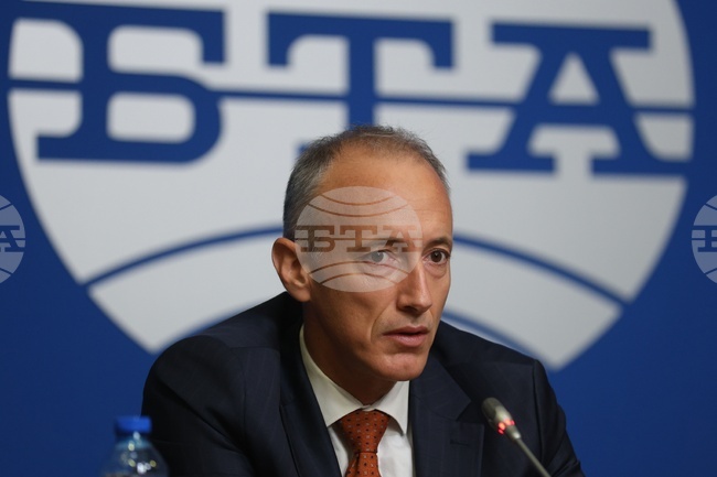  С олимпиадите може да се мотивират повече ученици да учат математика и природни науки, каза министър Красимир Вълчев 