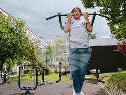 Изложбата „Това, което пазя“ събира спомените, самотата и труда на седем деца бежанци от Сирия. Снимка: Екипът на изложбата