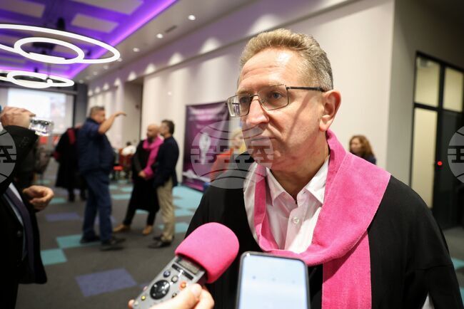 Целта ни е да увеличаваме специалностите, които са търсени от студентите, заяви директорът на филиала на СУ в Бургас доц. Георги Бърдаров