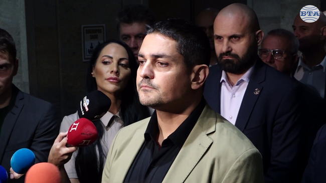 Не сме решили как ще гласуваме, каза лидерът на МЕЧ Радостин Василев относно законопроекти за службите за сигурност