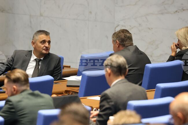 Парламентът забрани дроновете в определени зони и охраняемите граници на летищата 