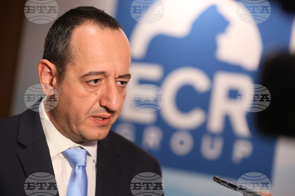 За по-строга миграционна политика, която да спре нелегалната миграция към ЕС се обяви европейският консерватор Геадис Геади в София