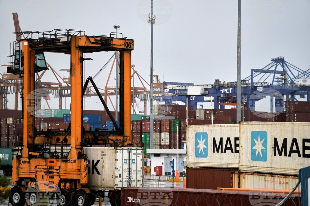 Гръцкото пристанище Пирея не е за продажба, заяви китайското посолство в Атина в отговор на американския посланик