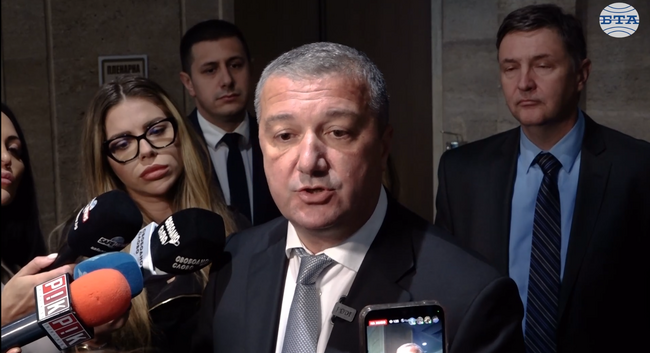 Когато няма диалог между институциите, парламентът трябва да се намеси, заявиха от "БСП - Обединена" левица за промените в ДАНС, ДАР и ДАТО