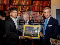 Снимка: "Младежки гвардейски отряди"