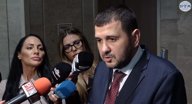 Имаме много сериозно притеснение, защото от кризи най-много се краде, каза депутатът от ПП-ДБ Йордан Иванов за промените в бюджета, свързани с водната криза в Плевен