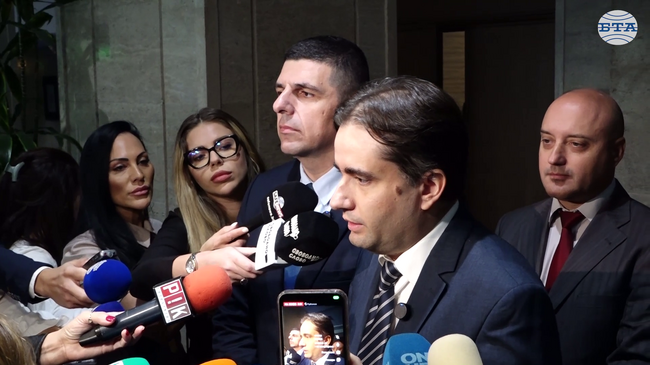 Гласуването на Надежда Йорданова е символ да покаже, че проблемът с върховенството на закона в България не само остава, а се влошава, каза Божидар Божанов