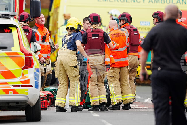 Четирима души бяха ранени при нападение край синагога в Манчестър, съобщи полицията
