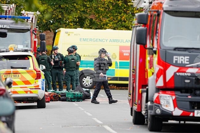 Британската полиция съобщи за двама загинали при инцидента в Манчестър, предполага се, че нападателят е мъртъв