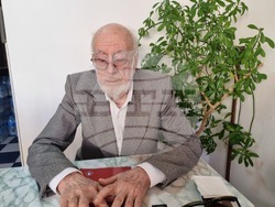 София (1 март) Създателят на новия композитен материал "Дърволит" проф. инж. Милчо Натов има 103 изобретения в химическата промишленост и технологиите. Снимка: Димитрина Ветова/БТА