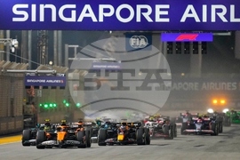 F1-Singapore GP-Heat Hazard