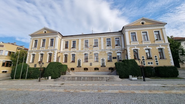 Общинският съвет в Котел прие програми и отчети за над 1,3 млн. лв.