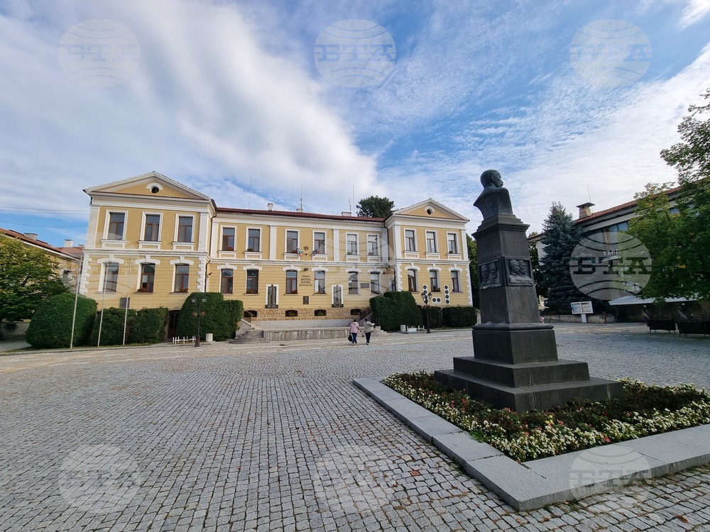 С инициативата „Да бъдем будни“ и национална ученическа конференция Котел открива днес честванията за Деня на народните будители