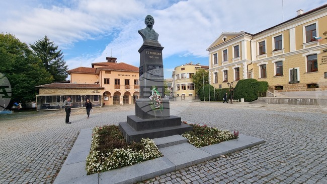 Котел ще чества Деня на будителите и празник на града с концерти, изложби и вечерна заря