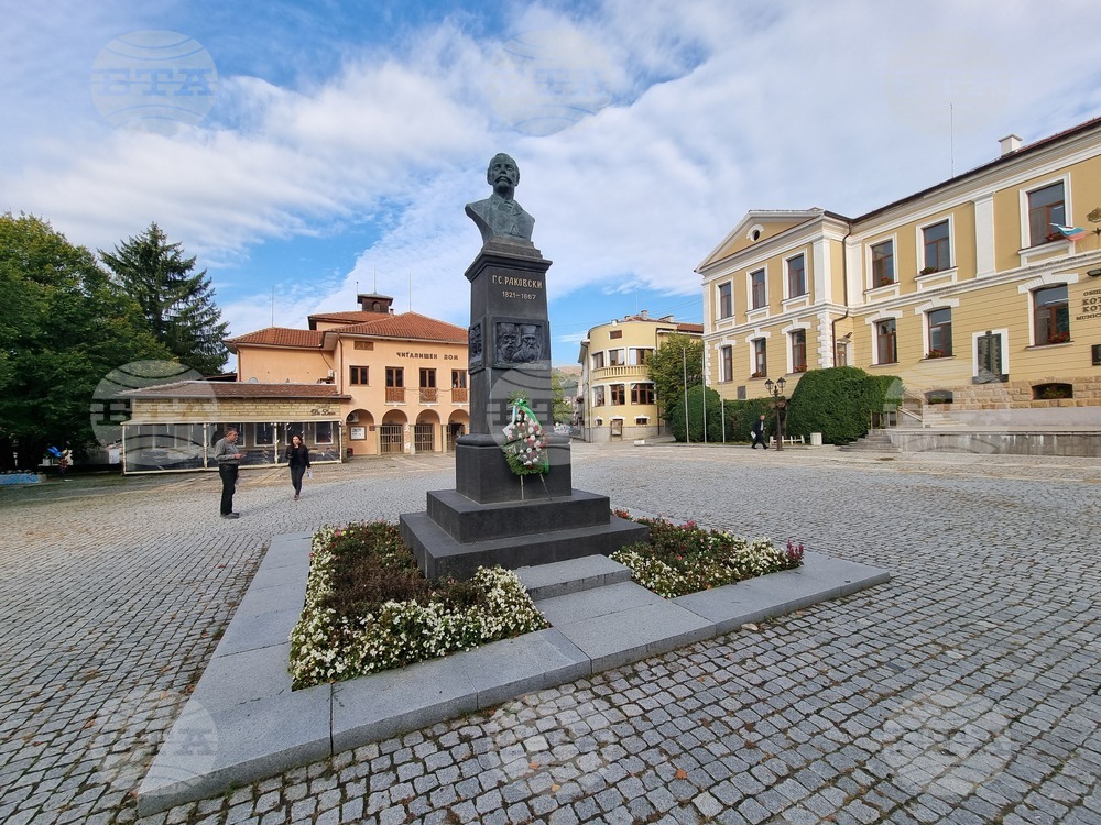 Котел ще чества Деня на будителите и празник на града с концерти, изложби и вечерна заря