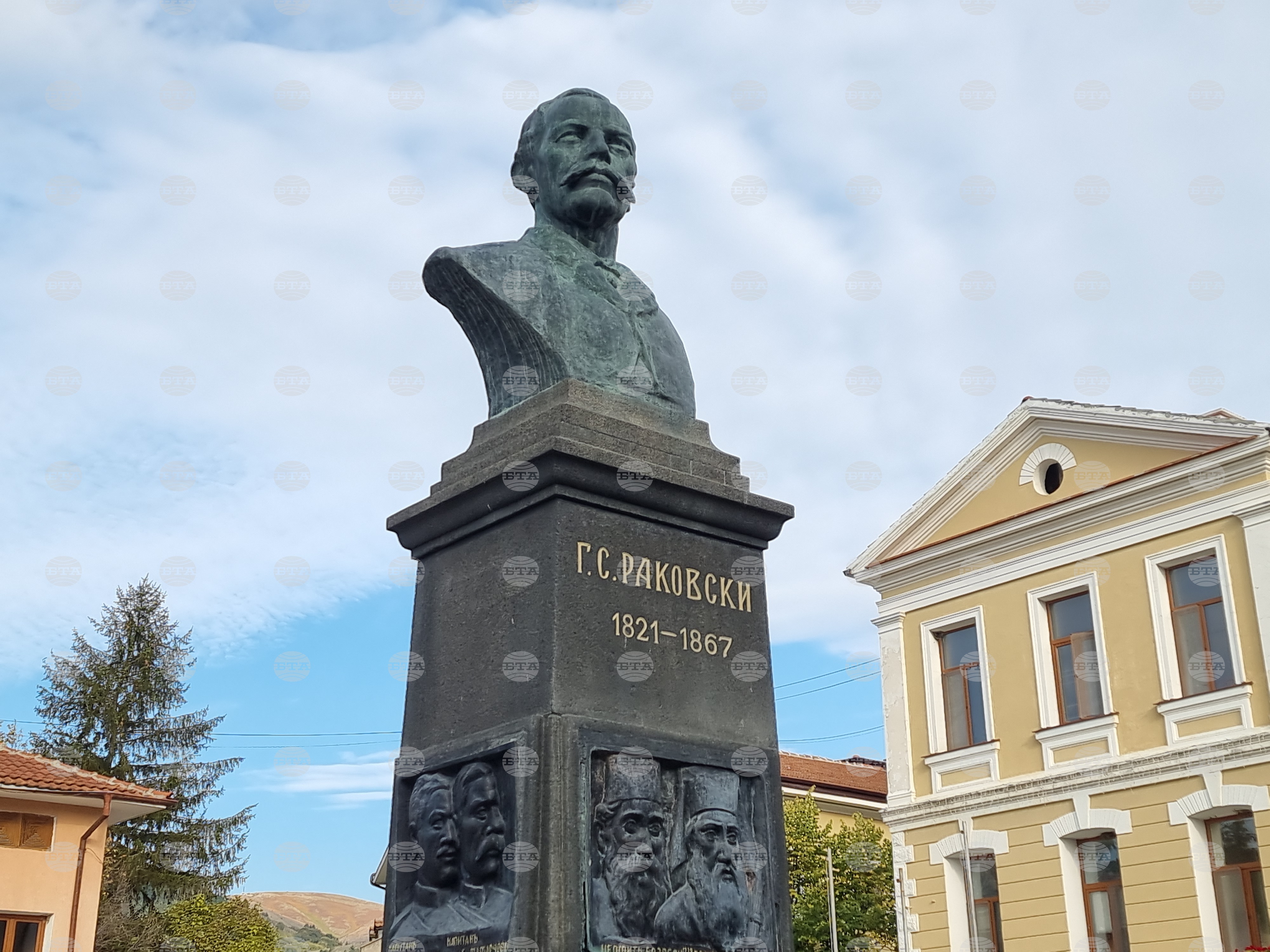 Венци и цветя ще бъдат поднесени в Котел по повод годишнината от смъртта на Георги Раковски