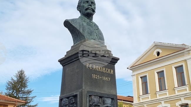 Венци и цветя ще бъдат поднесени в Котел по повод годишнината от смъртта на Георги Раковски