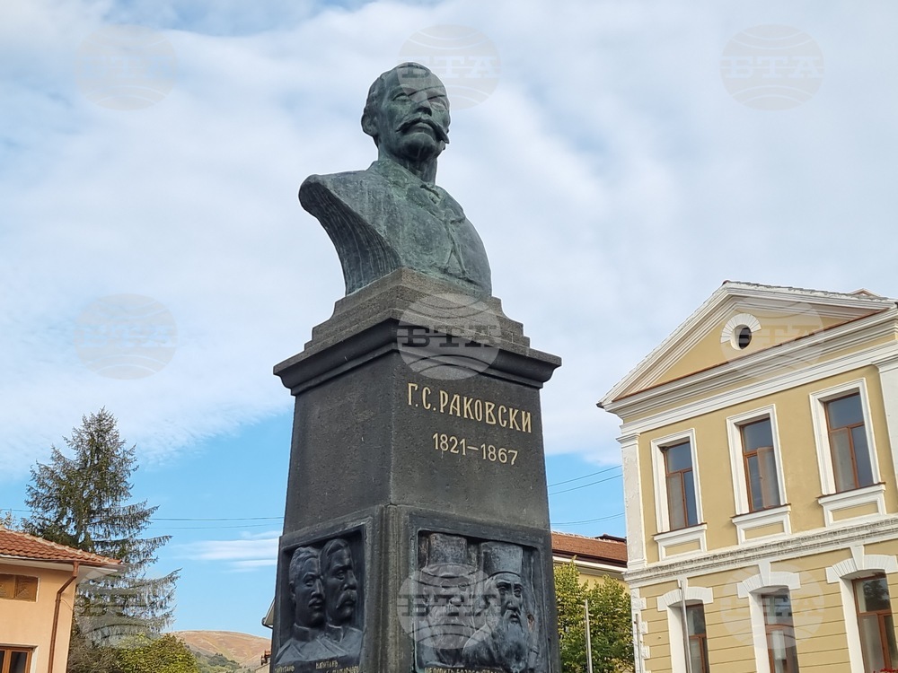 Венци и цветя ще бъдат поднесени в Котел по повод годишнината от смъртта на Георги Раковски