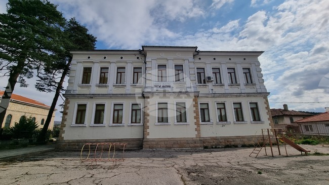 Литературна среща с писателката Ангелина Бакалова ще се проведе в Котел