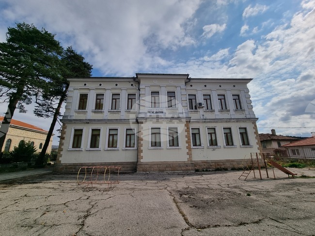 Литературна среща с писателката Ангелина Бакалова ще се проведе в Котел