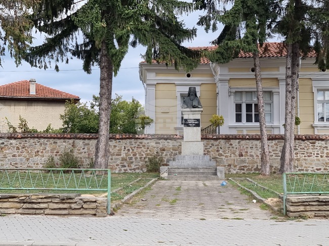 Изложба по повод 287 години от рождението на Софроний Врачански е подредена в Котел