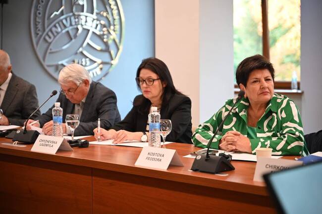 Представителят на българската диаспора в Украйна Дора Костова участва в среща с еврокомисаря по разширяването Марта Кос