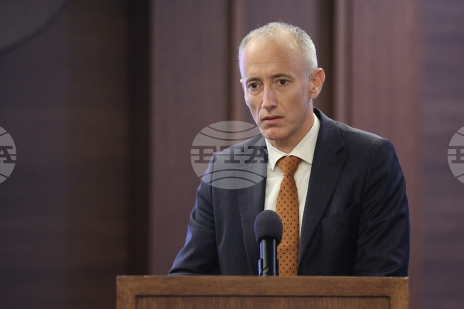 Убеден съм, че с програмата "ДОМИНО 2" ще мотивираме повече ученици и работодатели да се включат в дуалното обучение, каза Красимир Вълчев 