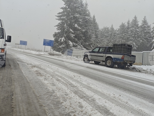 Petrohan Pass Closed due to Heavy Snowfall, Villages in NW, SW Bulgaria Left without Power