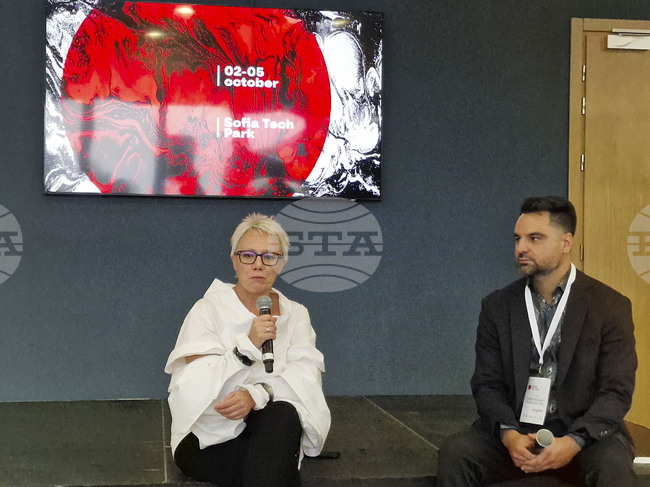 Изкуствата трябва да се подкрепят - това е нашата основна мисия, каза Суни Данаджъ, основател на Sofia Art Fair