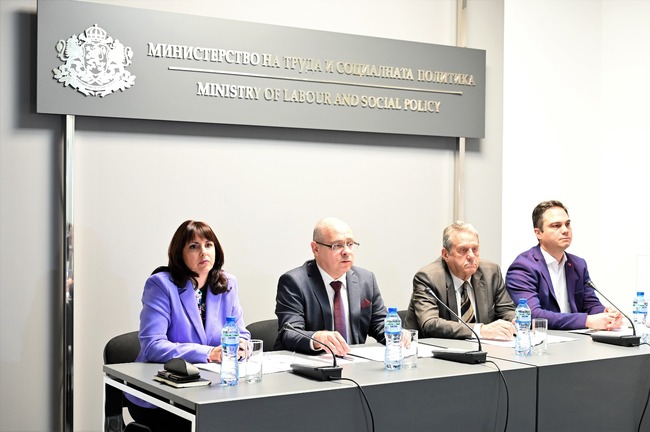 Вицепремиерът Лазаров: Енергийната ефективност на близо 840 социални услуги може да бъде подобрена с финансиране по ПВУ