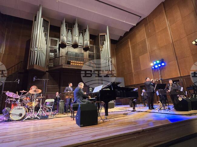 Правя музика, която ми харесва, каза Ангел Заберски - син при представянето на албума си „Изповед на един син“ в Добрич