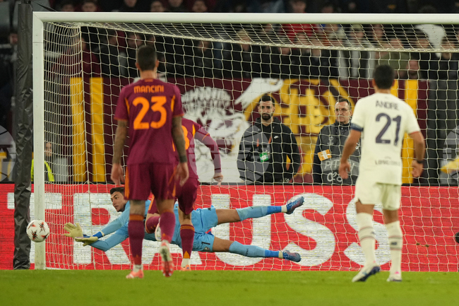 Рома загуби от Лил след три пропуснати дузпи