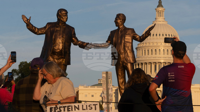 Сенатът на САЩ също одобри законопроекта за публикуване на всички документи, свързани с Джефри Епстийн